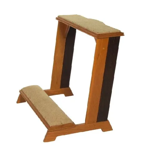 Oratório, Genuflexisório em Madeira Estofado Novo