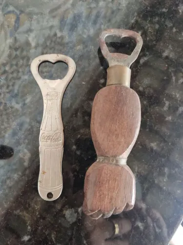 Abridor de garrafa antigo.