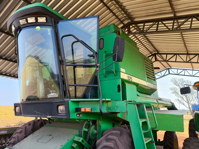 Colheitadeira John Deere 1175 2004 mecânica 