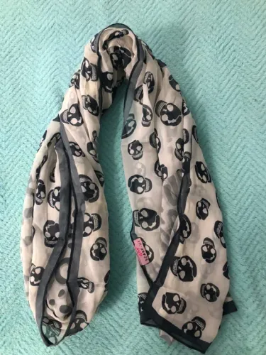 ECHARPE SCARF ME CAVEIRA LENÇO BRANCO E PRETO
