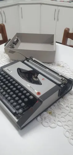 Maquina Olivetti de Datilografar otimo estado