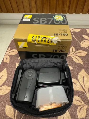 Nikon SB700 flash