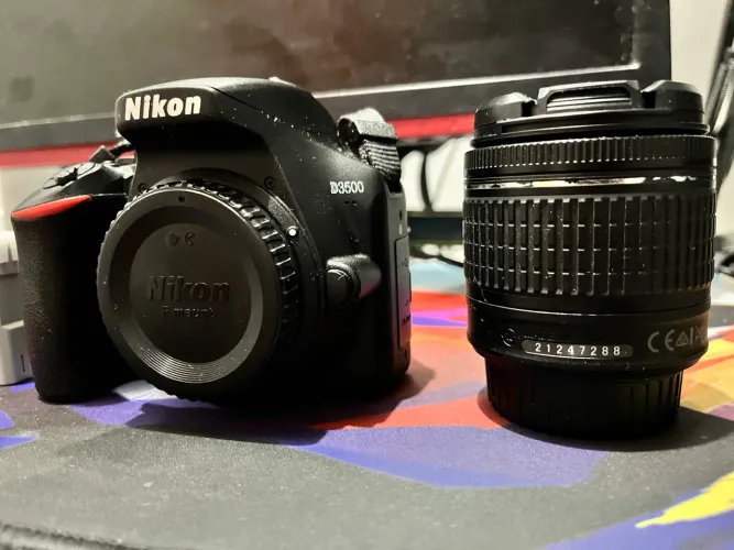 Nikon D3500 c/ Lente 18-55mm