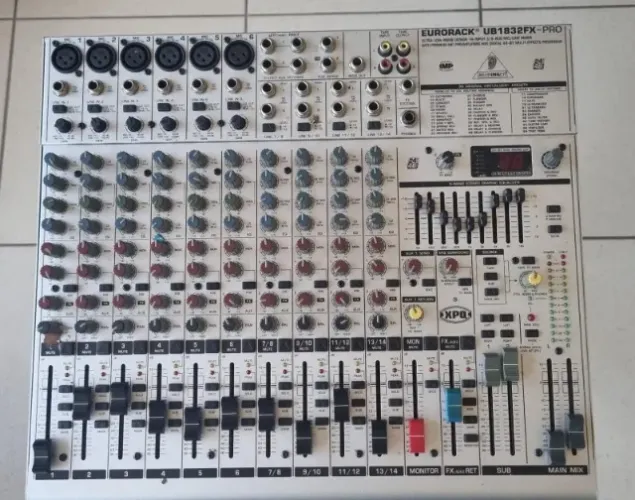 Mesa de som Behringer Eurorack UB1832FX-PRO  TOP ! TOP ! TOP ! 