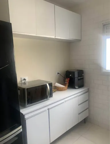 Armário Aéreo e Balcão Gabinete com Tampo 160cm Branco brilhante/acetinado.