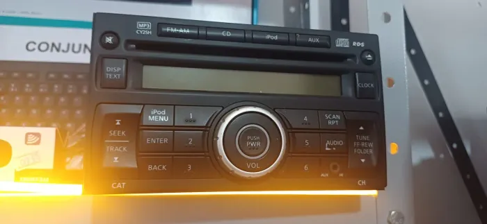 Som Automotivo Nissan com CD/MP3/iPod/AUX