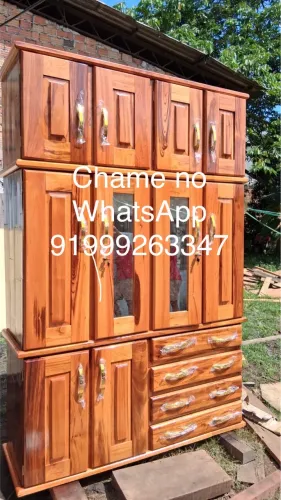 Guarda roupa de madeira 