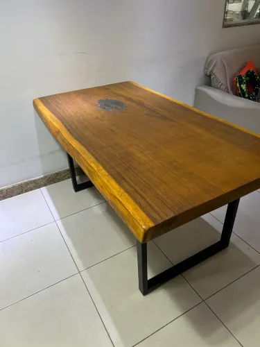 Mesas rústicas em maderia 