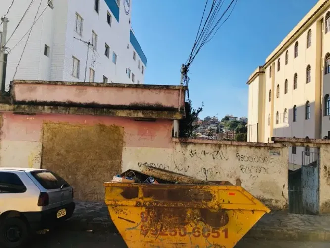 Vendo excelente lote no Sagrada Família, INVESTIDORES.