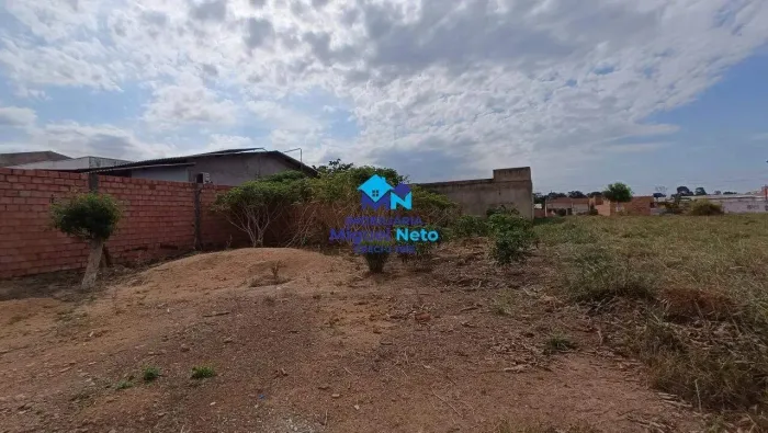 Terreno com 300 m² no Loteamento Greenville