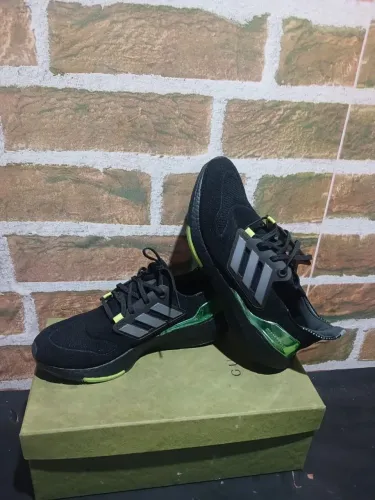 ADIDAS ULTRABOOST N41 ORIGINAL EXCELENTE CONDIÇÕES ENVIO PARA TODO BRASIL PELA OLX PAY 