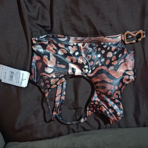 top cropped acetinado animal print