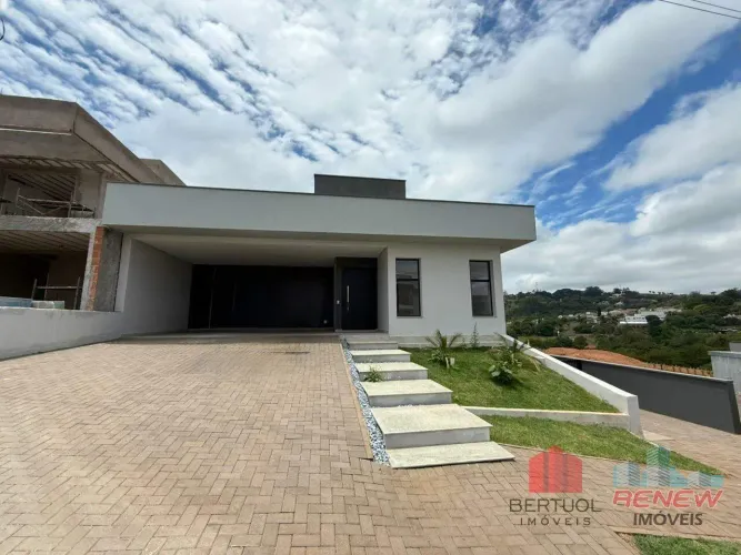 Casa térrea para locação no condomínio Recanto das Palmas em Vinhedo/SP.