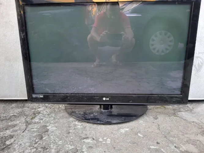TV LG de Plasma Modelo 42PQ30R com Defeito(Para retirar ou aproveitar peças)