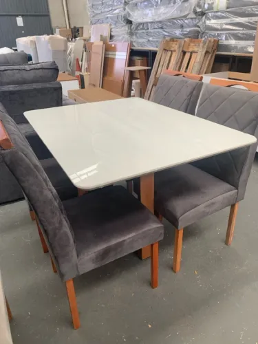 Conjunto de Mesa 4 Cadeiras Mostruário