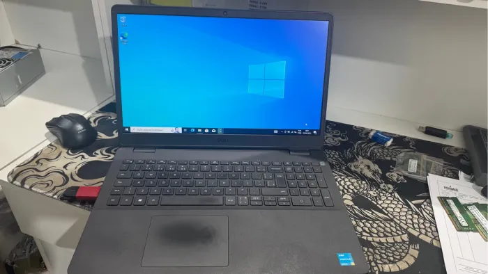 Notebook Dell Vostro 3500 15'' HD Pentium Gold 7505 256GB SSD 8GB Win10 Pro Preto