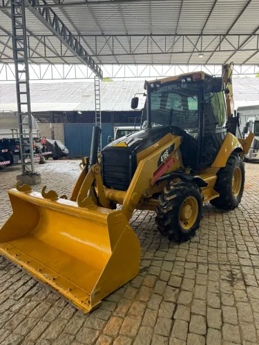 Retroescavadeira Caterpillar 416E 2016