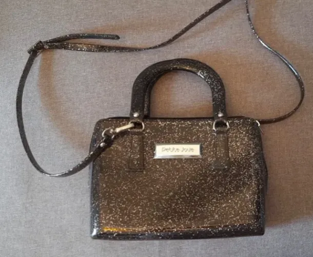 Bolsa Petit Jolie preta com brilhos