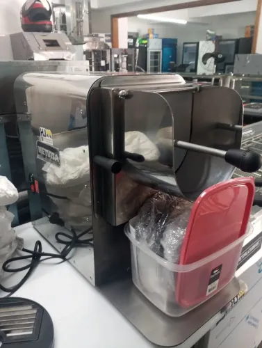 NZ. Ralador e Desfiador de alimentos METVISA 