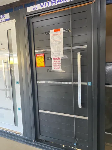 Porta pivotante preta 2.999,90