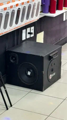 Som automotivo JBL para propaganda ou recreação