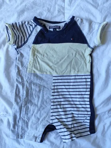 Vendo macacão Tommy 