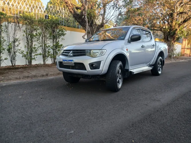 Mitsubishi L200 Triton HLS 2.4 Flex 16V CD Mec. 2013