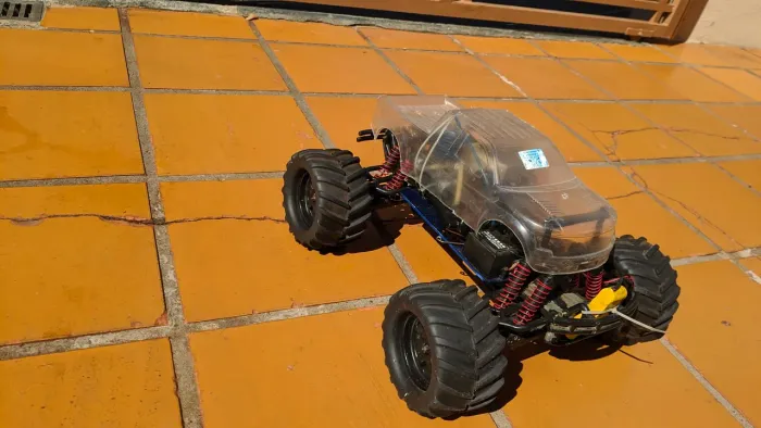 Automodelo traxxas T-max 3.3