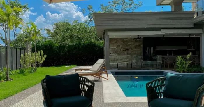 Piscina de alto padrão com revestimento em vinil