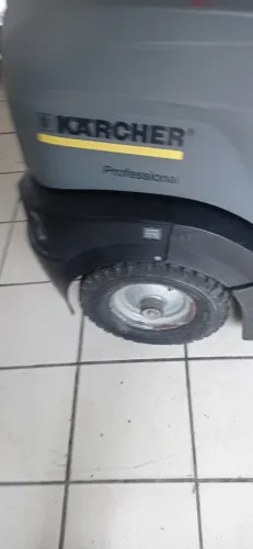 Varredeira tripulada Karcher a bateria