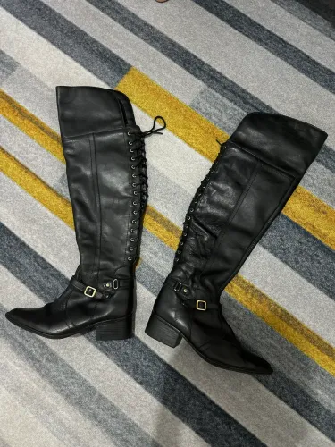 Bota de couro preto cano alto