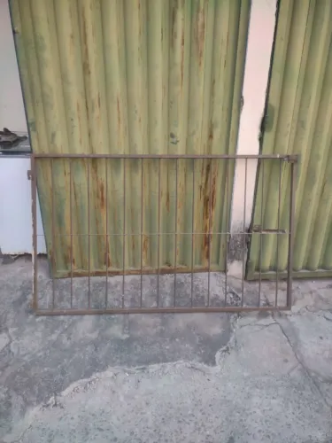 Vendo portão de aço 1,65 largura 1,00 altura