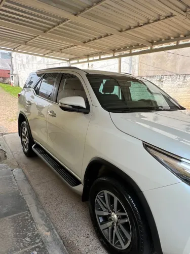 Hilux SW4 Branca 2017 