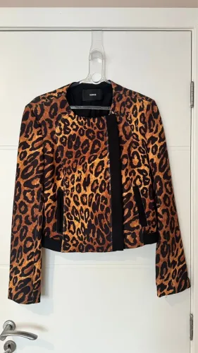 Casaco Estampado Animal Print/Oncinha/Onça, Marca IODICE. EM PERFEITAS CONDIÇÕES 