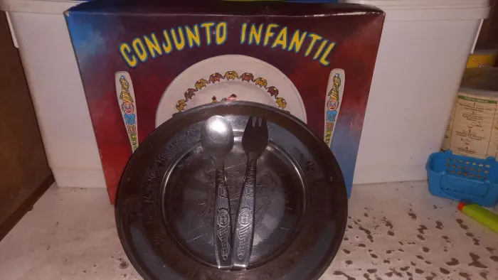 Conjunto Infantil de Prato e Talheres Vintage
