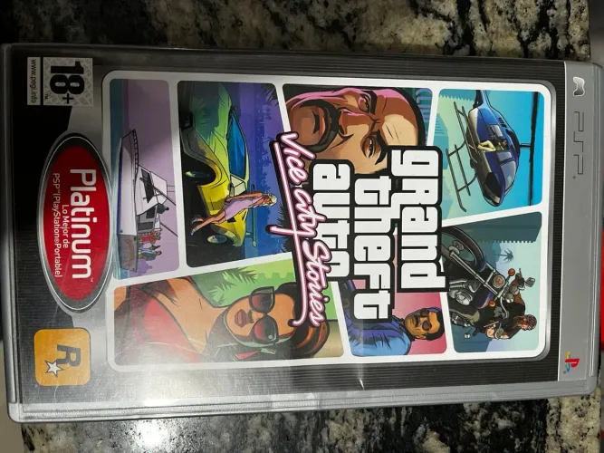 Vendo jogo de vídeo game GTA Vice City Stories ele é para um PSP portátil 
