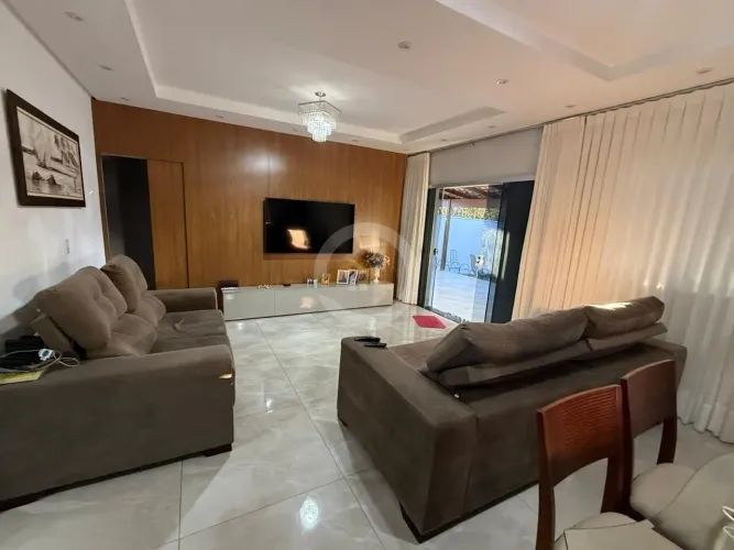Casa a venda 3 quartos sendo 1 suíte St. Parque Flamboyant