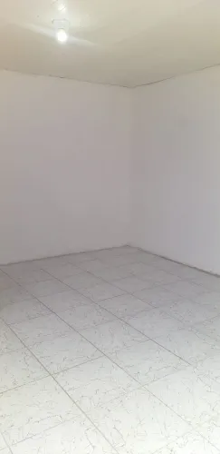 Alugo 1 casa de 3 comodos no valor de R$ 1200,00