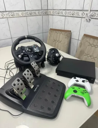 XBOX ONE X 1TB + KIT SIMULADOR COM SUPORTE