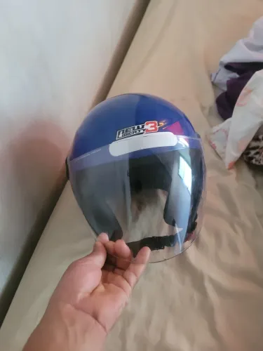 Verdes capacete novo *
