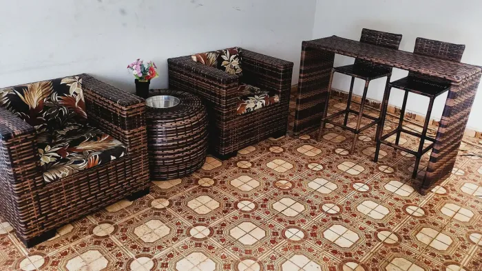 Jogo de poltronas e balcão bistrô