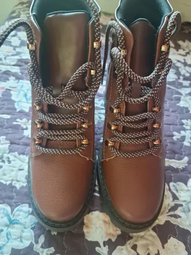 Bota Couro Tanara