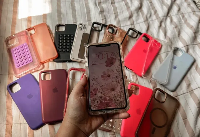 Vendo iPhone 11 pro max 64 Gb todo original,acompanha 18 capinhas