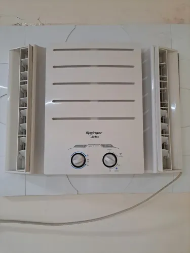 Vendo ar-condicionado Springer Midea de 10.000 BTU com 1 ano de uso