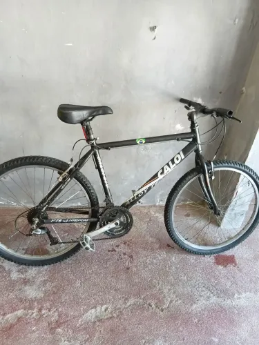 Vendo bicicleta de alumínio com macha aro 26