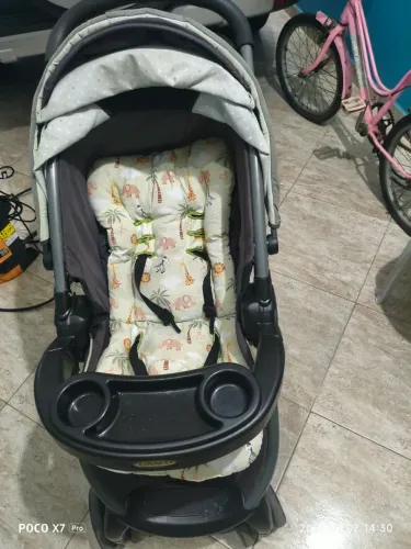 Carrinho de bebê+ bebê conforto+ base para carro