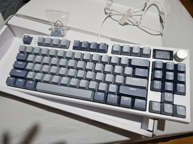 Teclado attack shark k86 branco rgb com tela