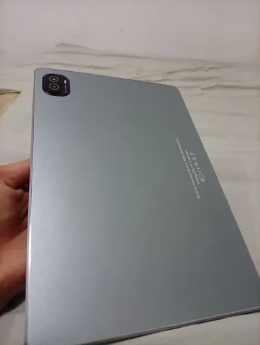 Tablet 256g semi-novo, sem marcas de uso.