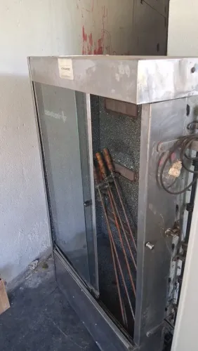 Máquina de assar frango e frezzer