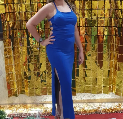 Vestido feminino azul royal com bojo e fenda costas nua